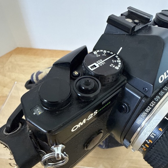 Olympus OM-2s Film Camera W/50mm F1.8 Lens Kit - Picture 3 of 16